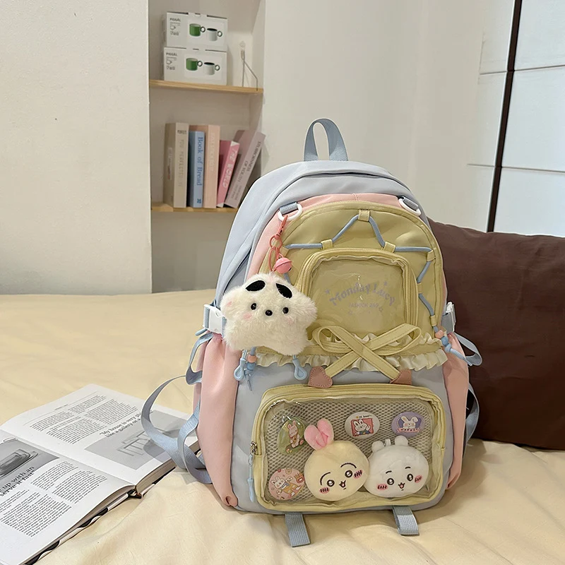 Niedlicher Schulrucksack mit mehreren Taschen und Charakter-Motiv