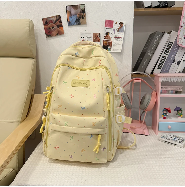 Niedlicher leichter Schulrucksack mit Charakter-Motiv