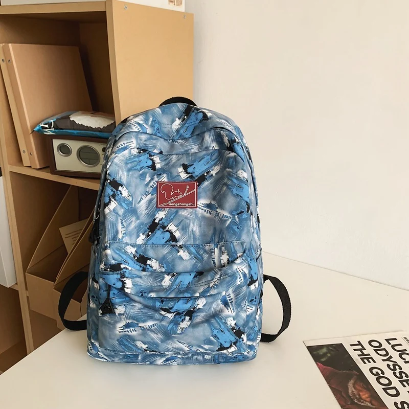 Multifunktionaler Schulrucksack mit abstraktem Print