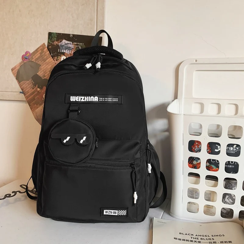 Stylischer praktischer Schulrucksack