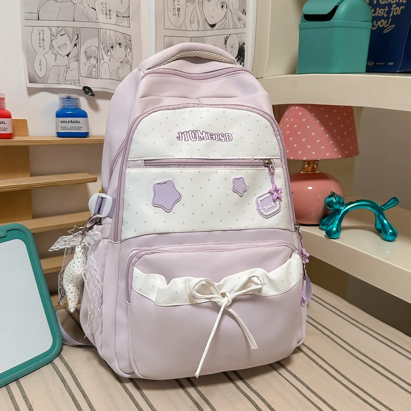 Stylischer lässiger Schulrucksack mit Polka Dots