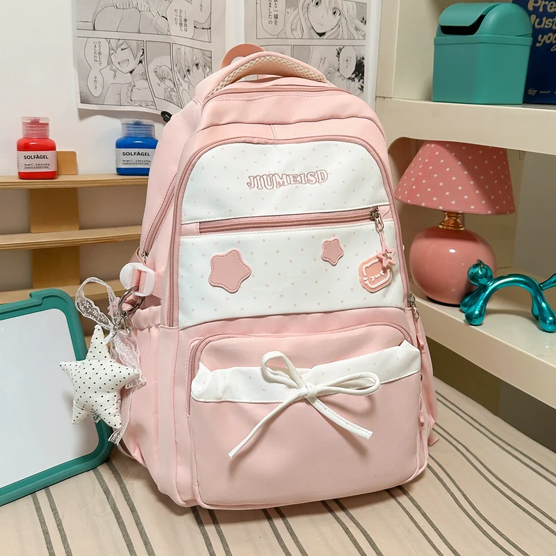 Stylischer lässiger Schulrucksack mit Polka Dots