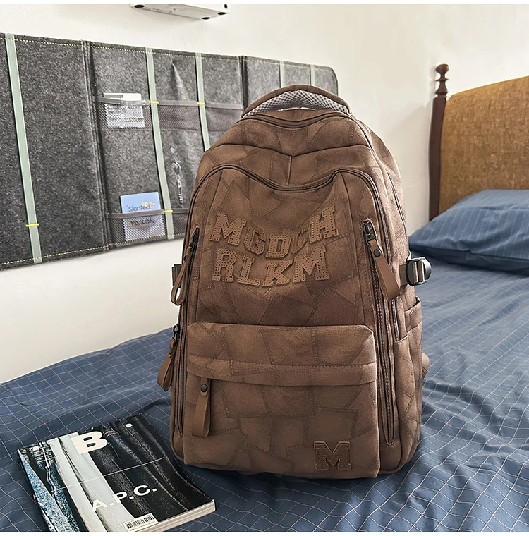 Lässiger Lederrucksack mit mehreren Fächern