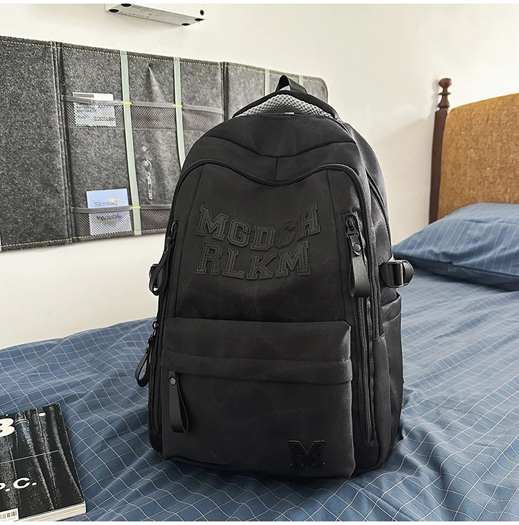 Lässiger Lederrucksack mit mehreren Fächern