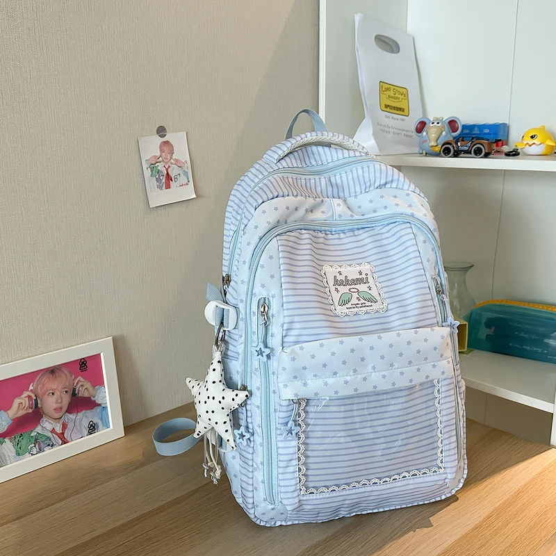 Stylischer Schulrucksack mit mehreren Fächern