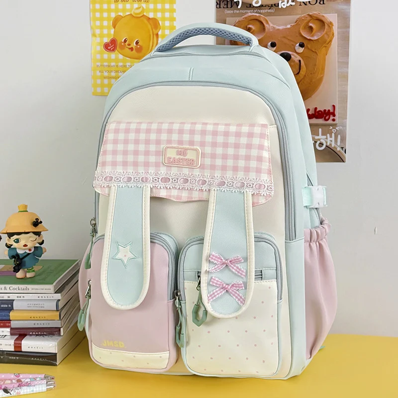 Stylischer Schulrucksack mit mehreren Fächern