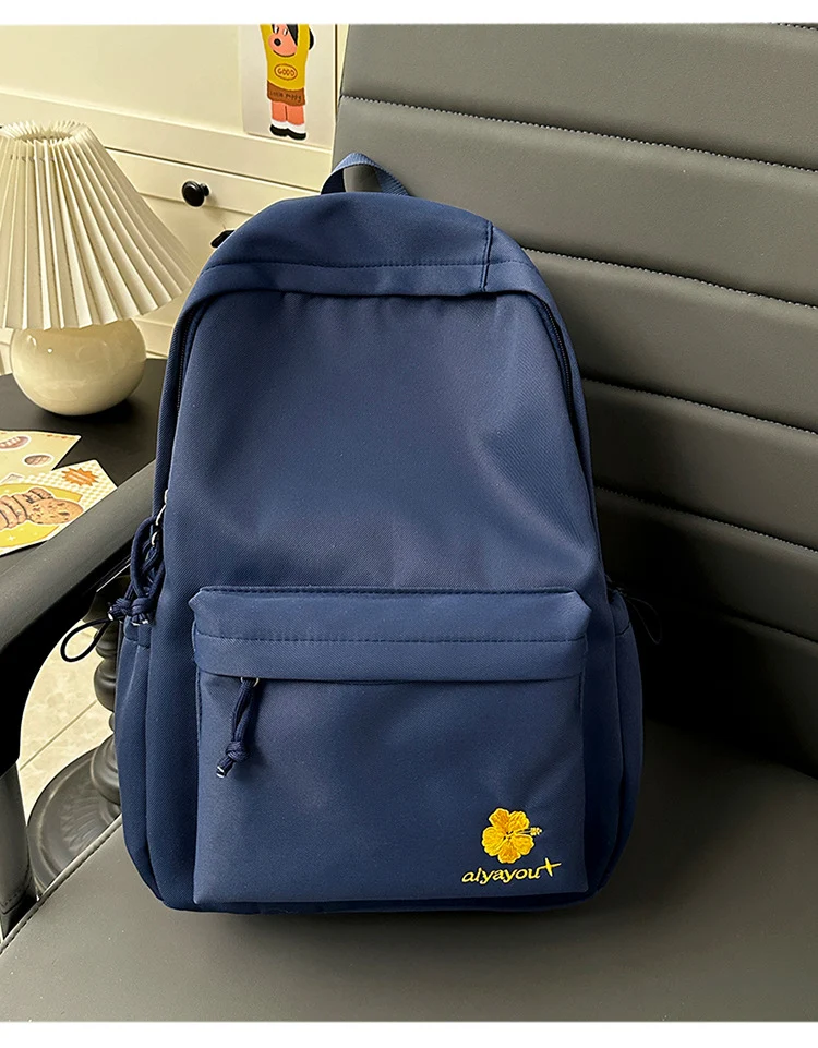 Stylischer Schulrucksack mit Blumenstickerei