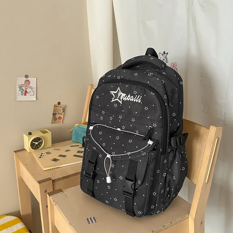 Abenteuer-Schulrucksack mit Sternenverzierung