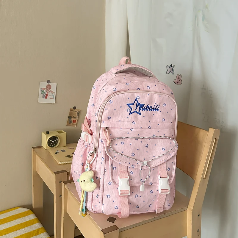 Abenteuer-Schulrucksack mit Sternenverzierung