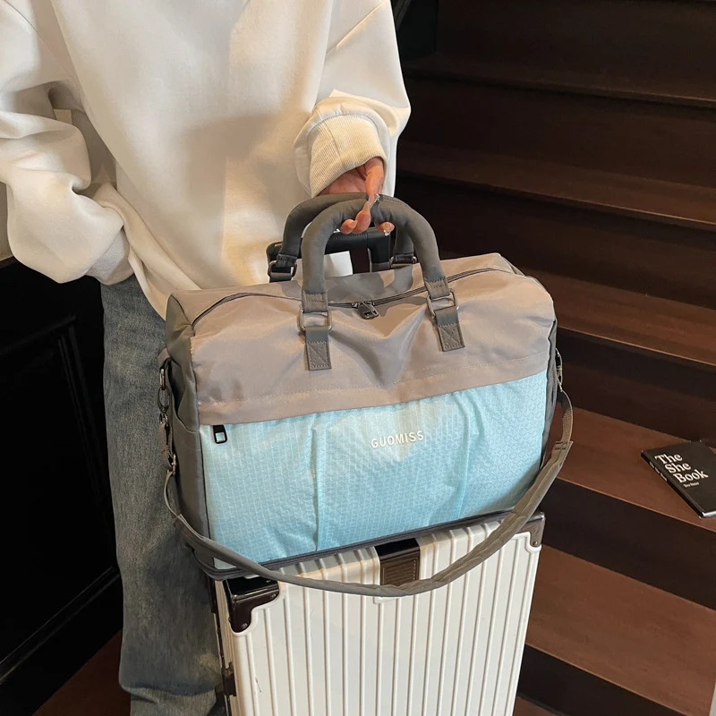 Sportliche Reisetasche mit verstärktem Schultergurt Skanto