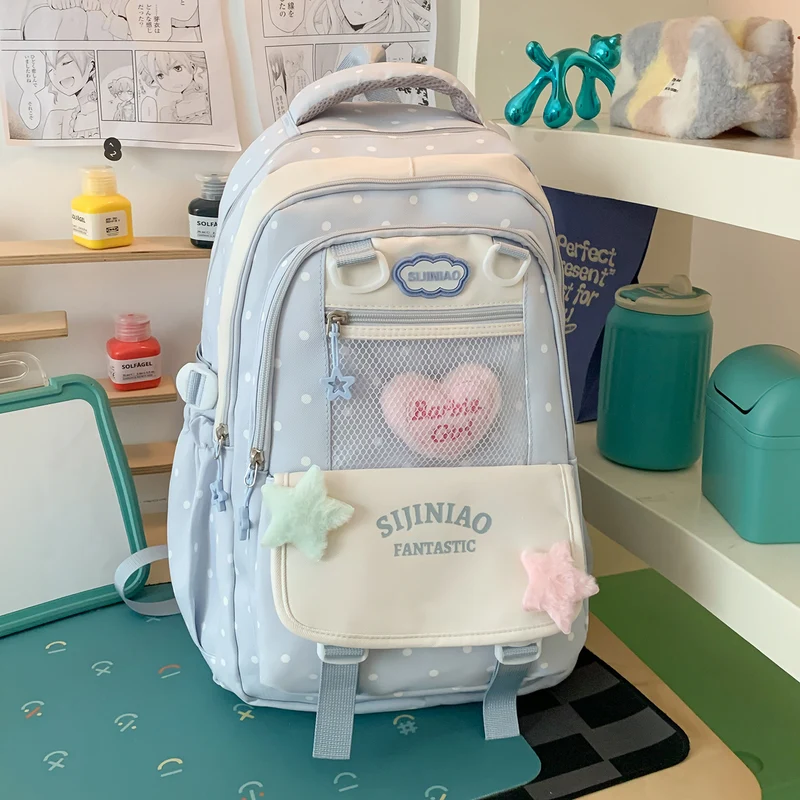 Rucksack mit Polka-Dots und mehreren Fächern