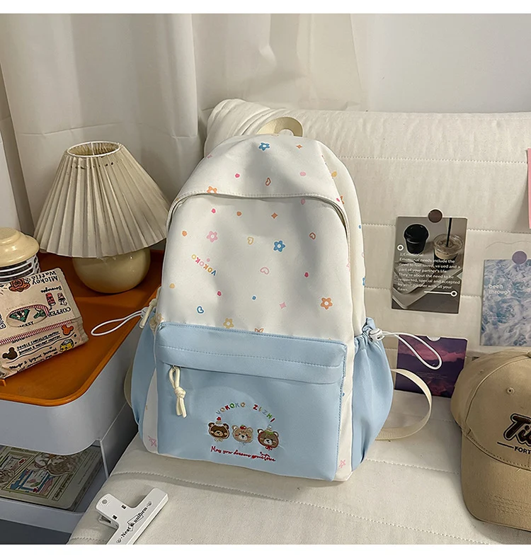 Kreativer Schulrucksack mit Blumenmuster