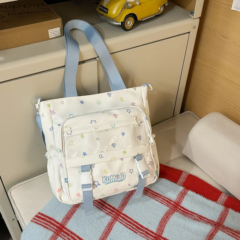 Verspielter Schulrucksack mit Cartoon-Motiv