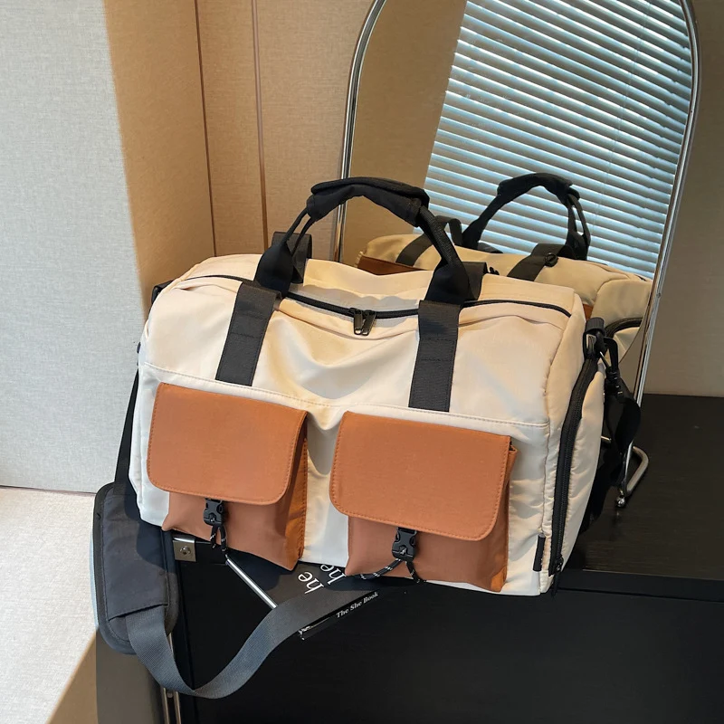 Sportliche Reisetasche mit Outdoor-Taschen Skanto