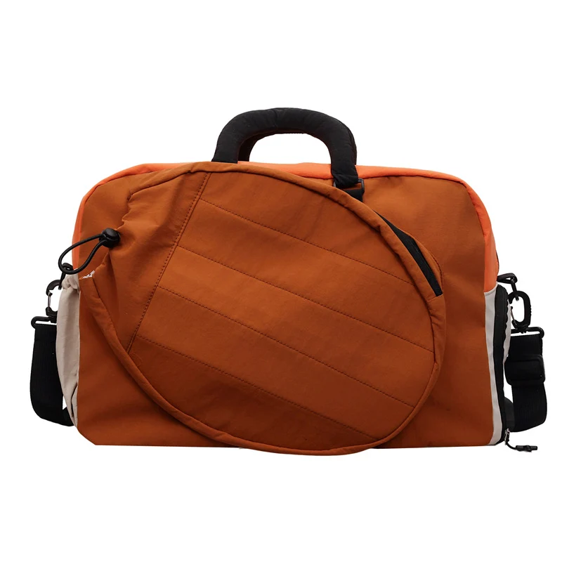 Sportliche Reisetasche mit multifunktionalen Trageoptionen Skanto