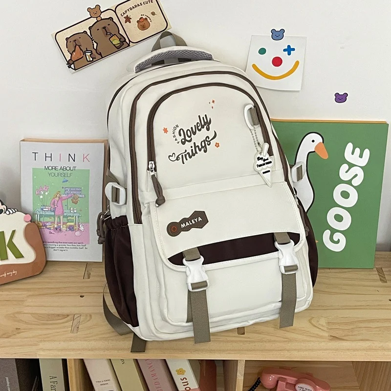 Funktionaler Schulrucksack im Cartoon-Stil