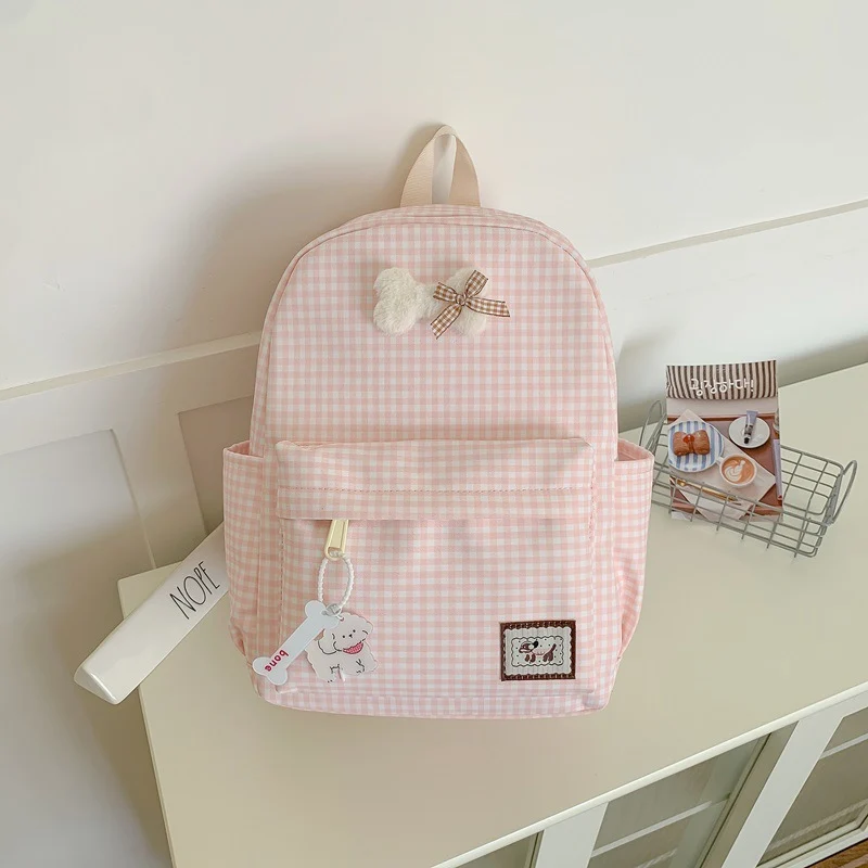 Niedlicher karierter Schulrucksack mit Charakter-Motiv
