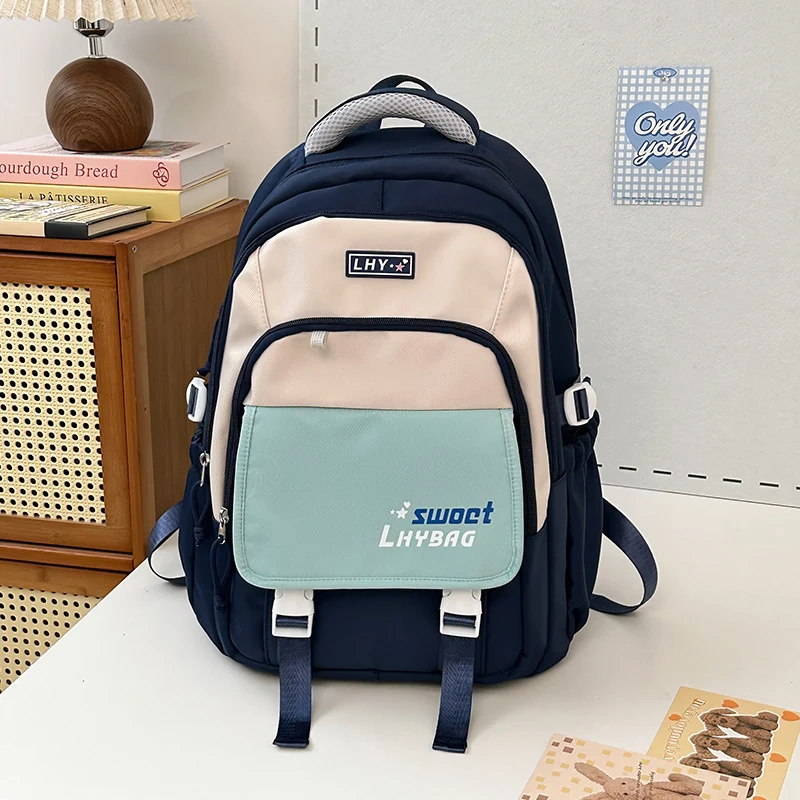 Lässiger Schulrucksack mit vielen Taschen