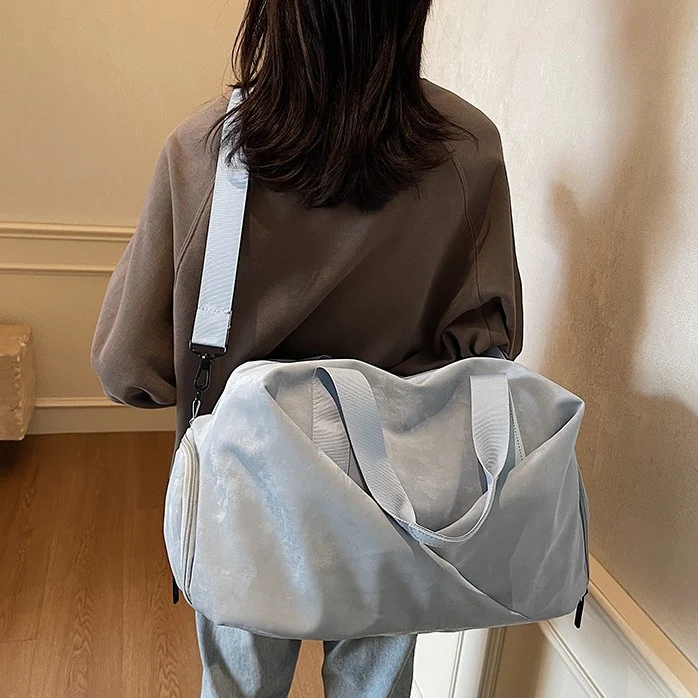 Sportliche Reisetasche mit innovativem Design und multifunktionalen Taschen Skanto