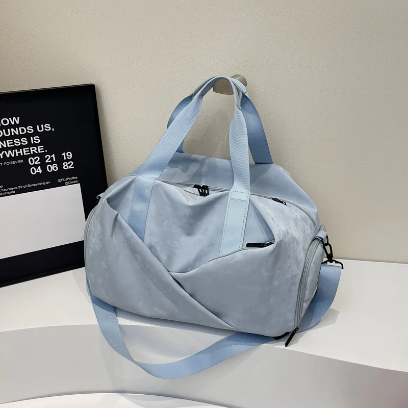 Sportliche Reisetasche mit innovativem Design und multifunktionalen Taschen Skanto