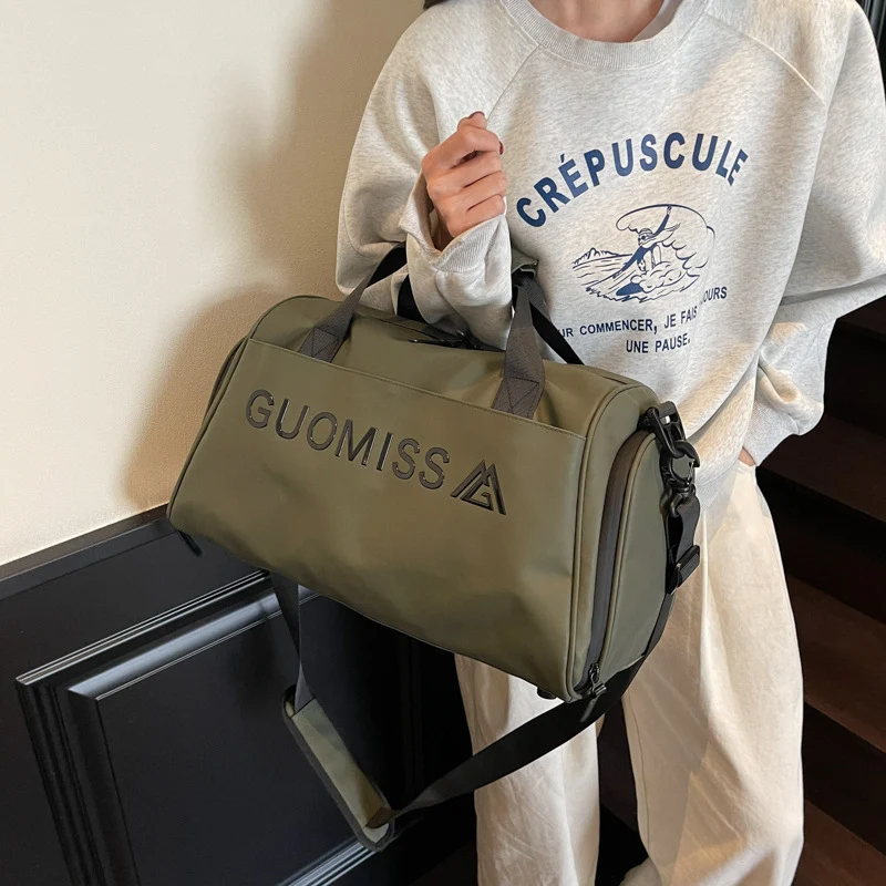 Multifunktionale Sport- und Reisetasche mit umfangreichen Fächern