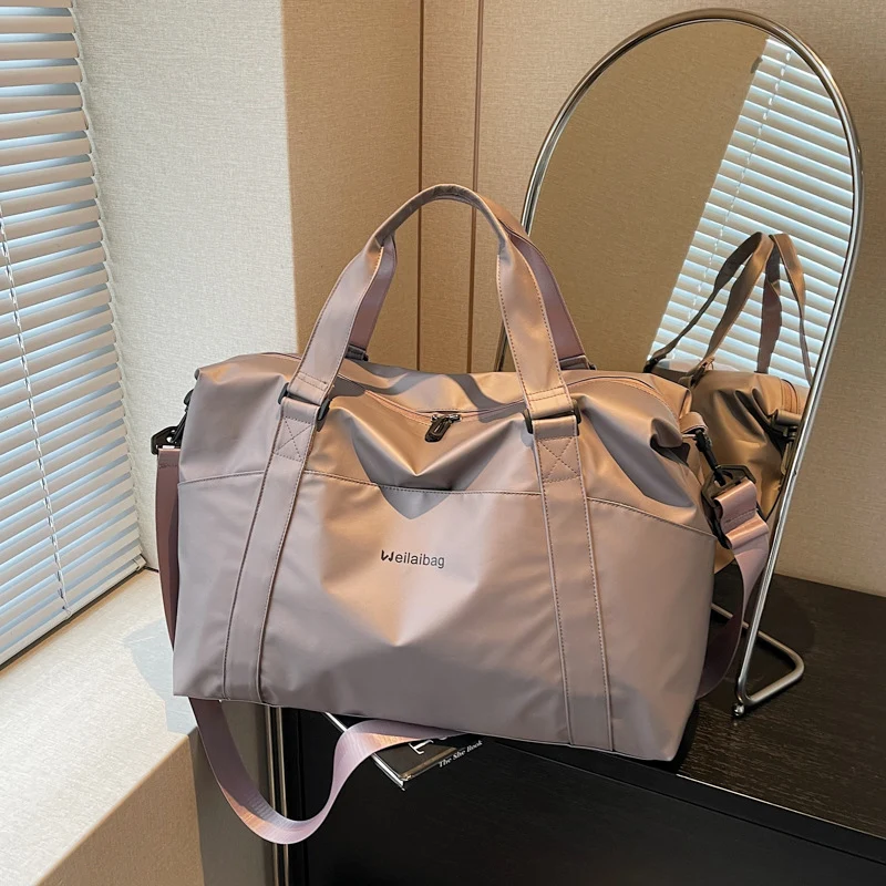 Multifunktionale Sport- und Reisetasche mit strukturierter Oberfläche Skanto