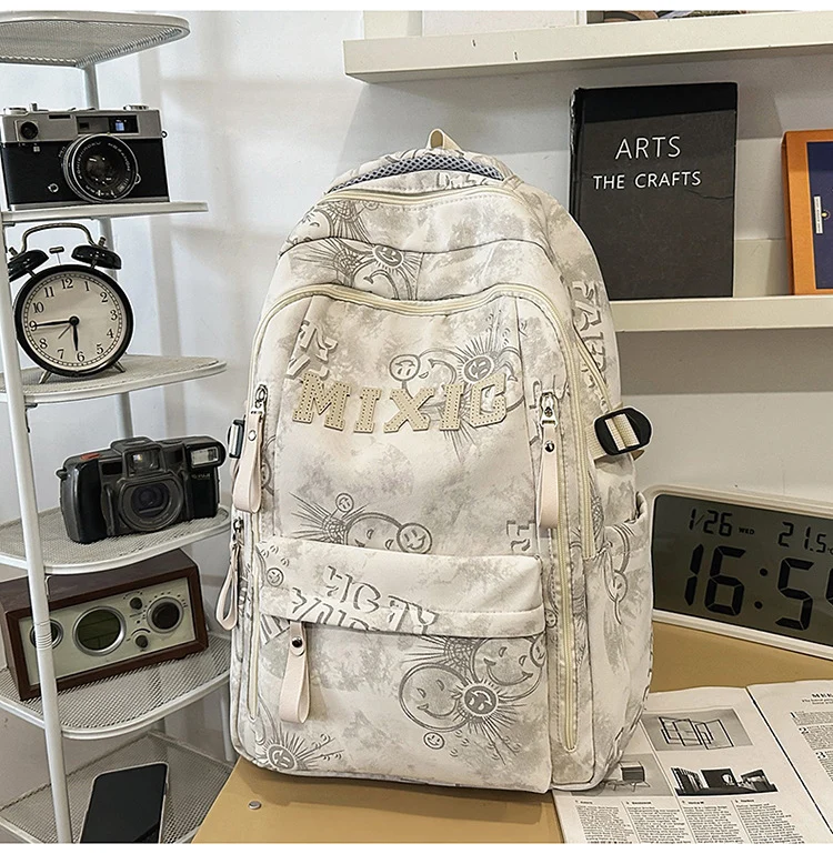 Schulrucksack mit Grafikdruck und mehreren Fächern