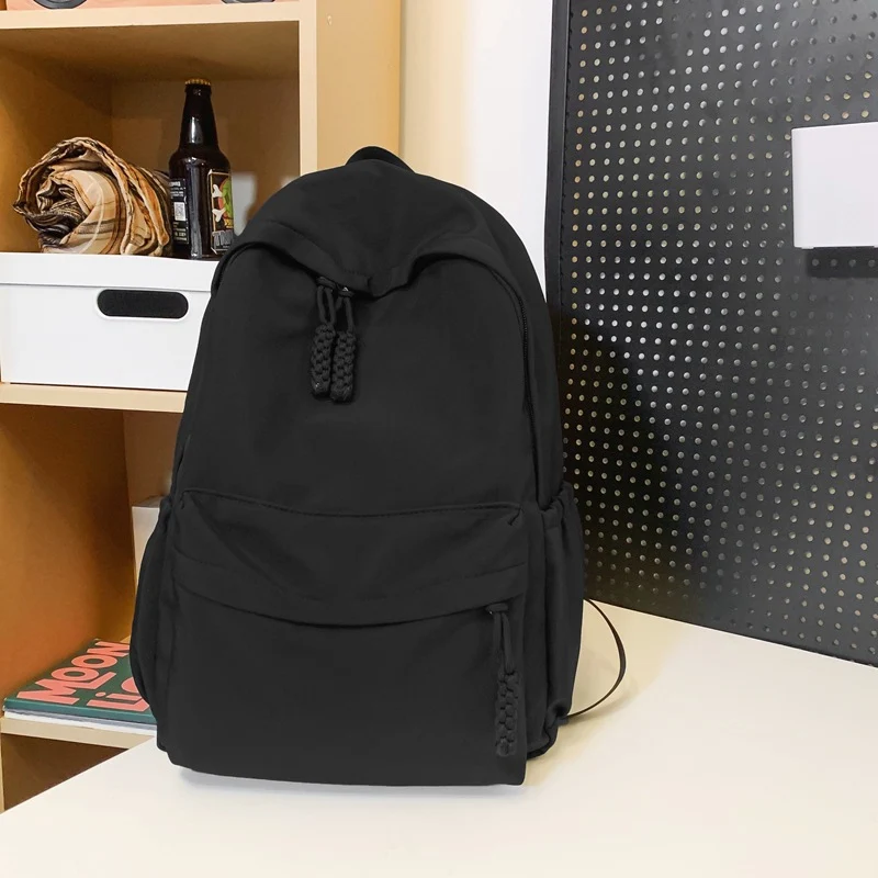 Kleiner Schulrucksack mit vielen Taschen