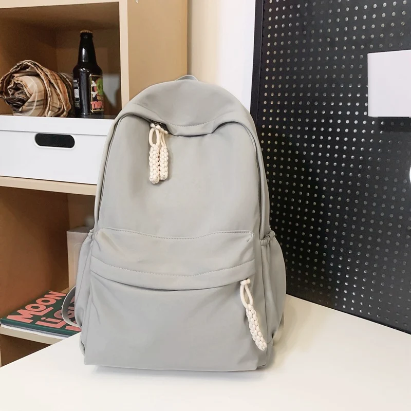 Kleiner Schulrucksack mit vielen Taschen