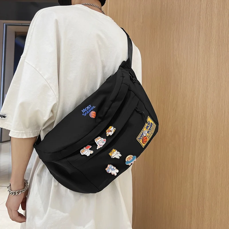 Leichte Crossover-Tasche mit verspieltem Design Skanto
