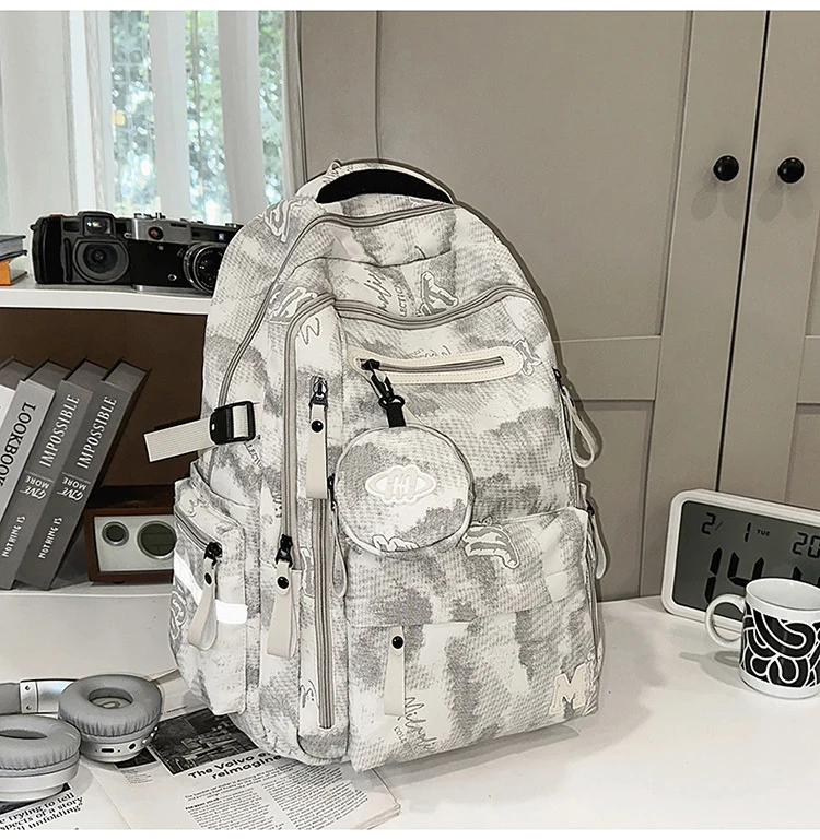 Schulrucksack mit hoher Kapazität und vielen Taschen