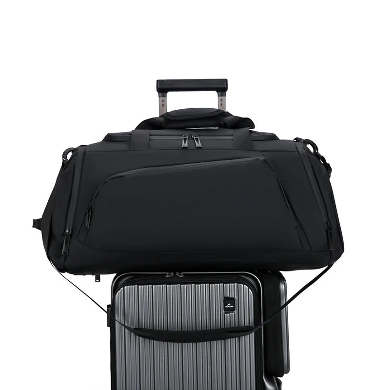 Sportliche Reisetasche mit wasserdichtem Material und ergonomischen Trageoptionen Skanto