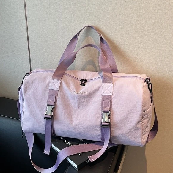 Sportliche Reisetasche mit verstellbarem Schultergurt und ergonomischen Griffen Skanto