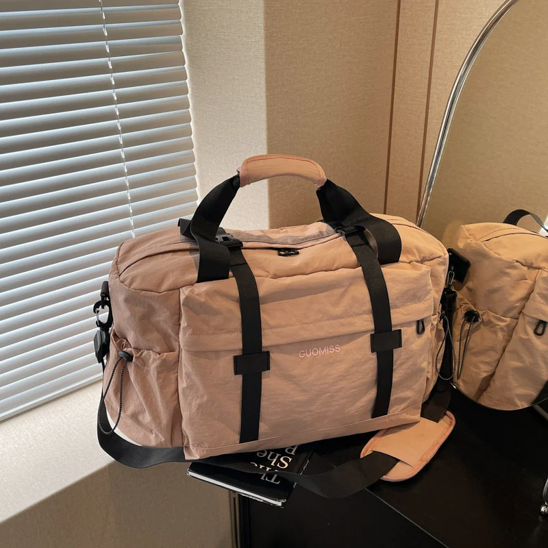 Sportliche Reisetasche mit strapazierfähigem Material und viel Stauraum Skanto