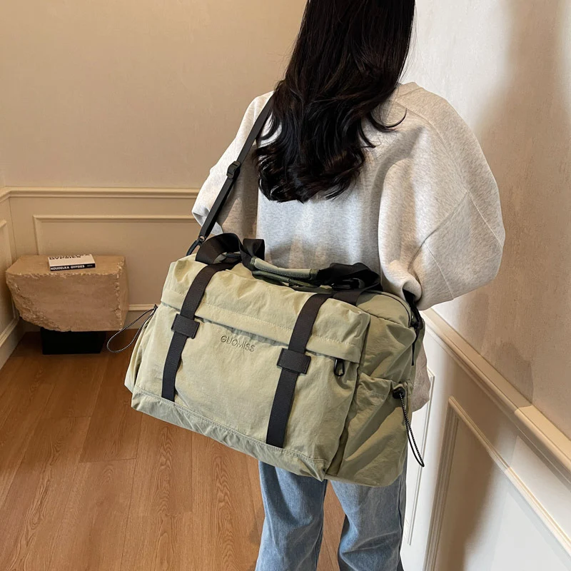 Sportliche Reisetasche mit strapazierfähigem Material und viel Stauraum Skanto