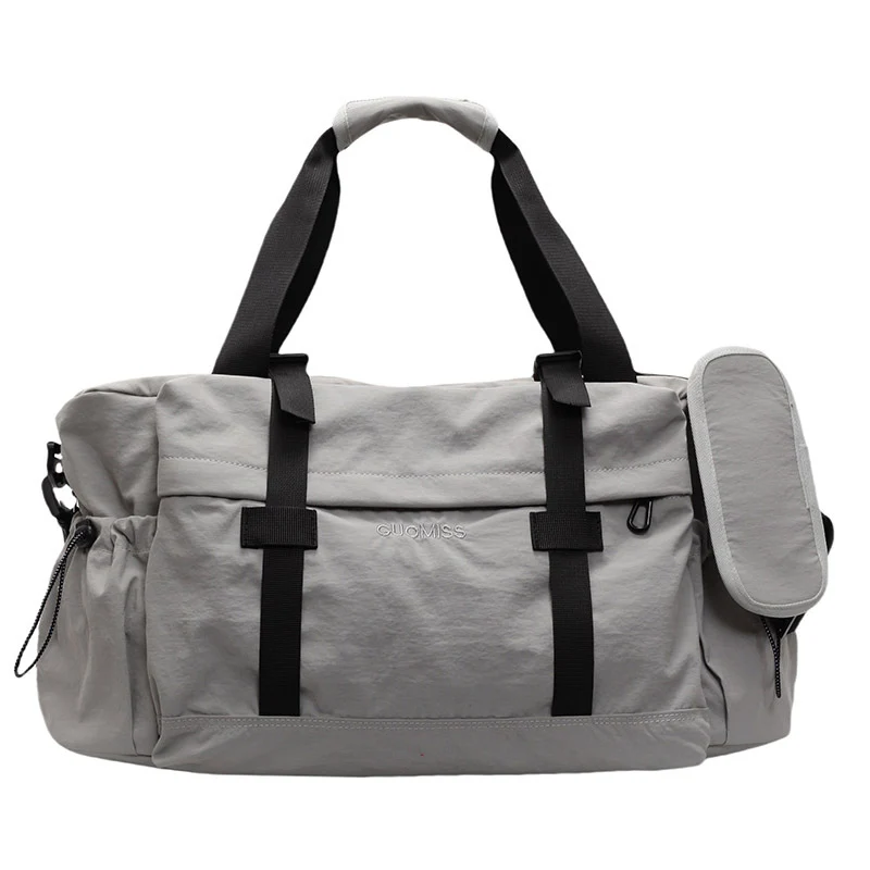 Sportliche Reisetasche mit strapazierfähigem Material und viel Stauraum Skanto