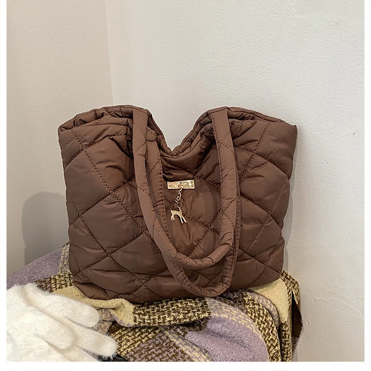 Stylische gesteppte Tragetasche Skanto