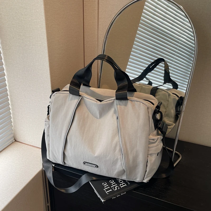 Multifunktionale Reisetasche mit strapazierfähigem Außenmaterial Skanto