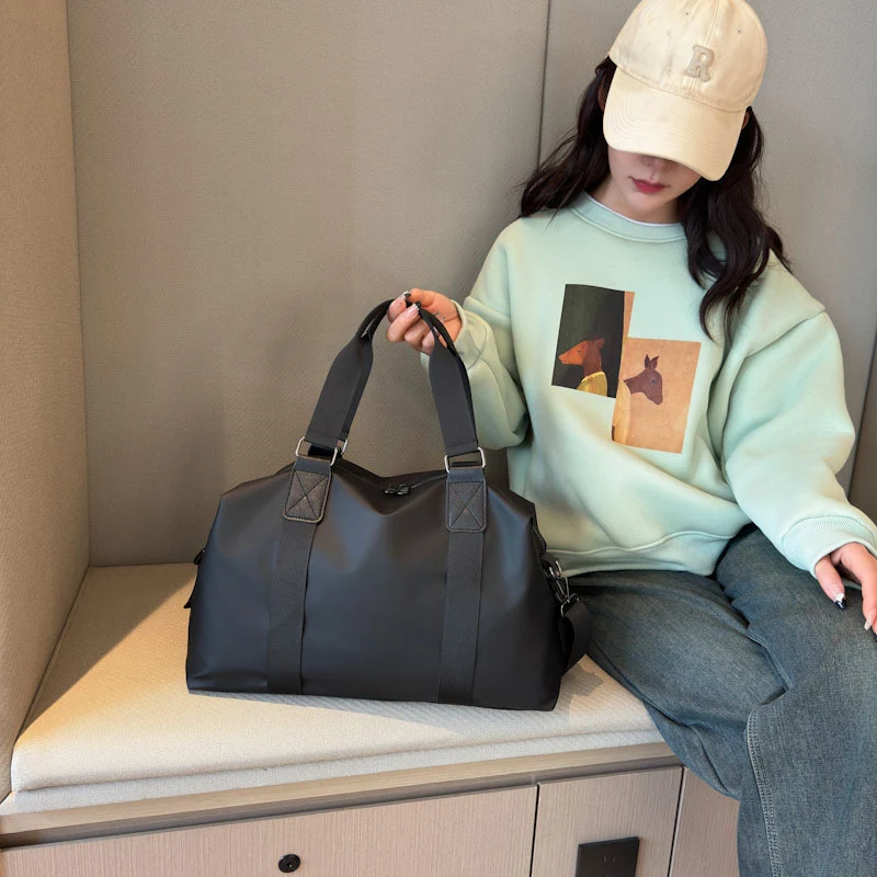 Sportliche Reisetasche mit wasserabweisenden Eigenschaften und ergonomischen Tragegriffen Skanto