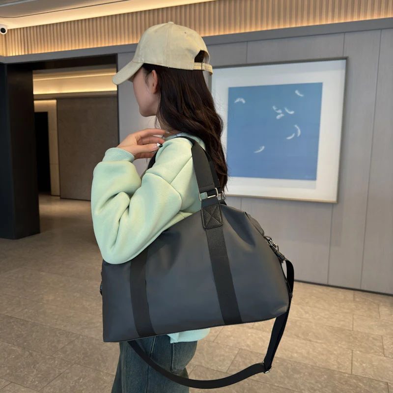 Sportliche Reisetasche mit wasserabweisenden Eigenschaften und ergonomischen Tragegriffen Skanto