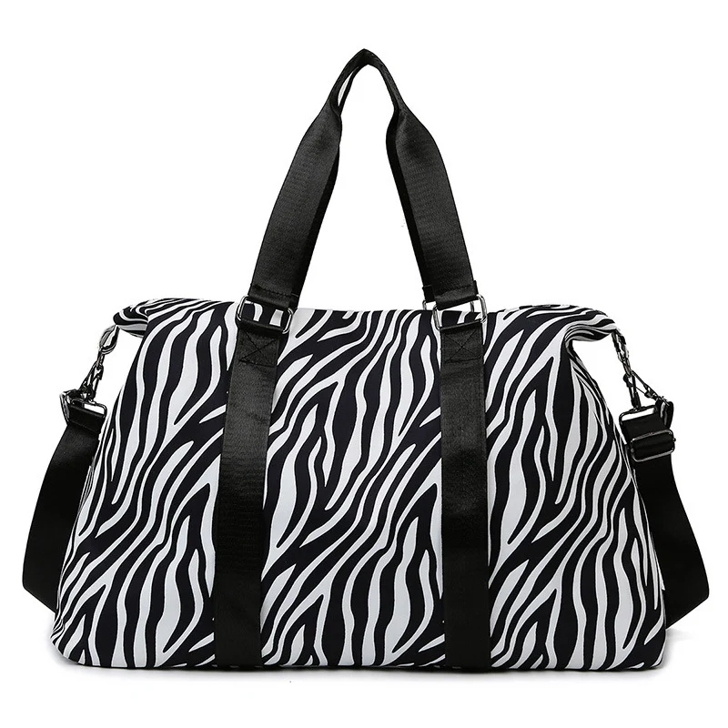 Sportliche Reisetasche mit trendigem Zebramuster Skanto