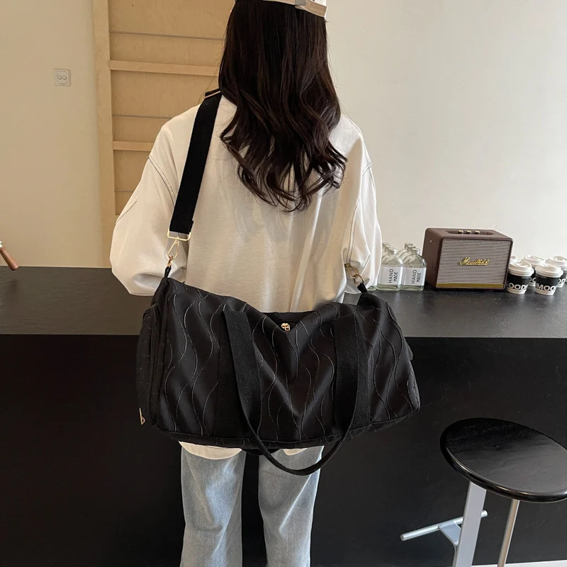 Sportliche Reisetasche mit stilvollem Wellenmuster Skanto
