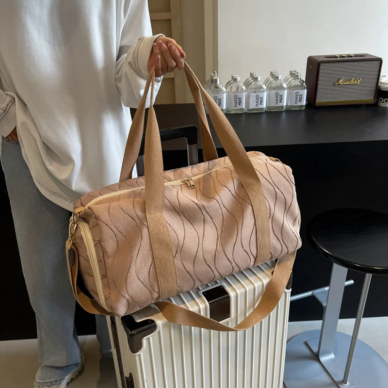 Sportliche Reisetasche mit stilvollem Wellenmuster Skanto