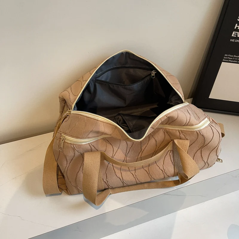 Sportliche Reisetasche mit stilvollem Wellenmuster Skanto