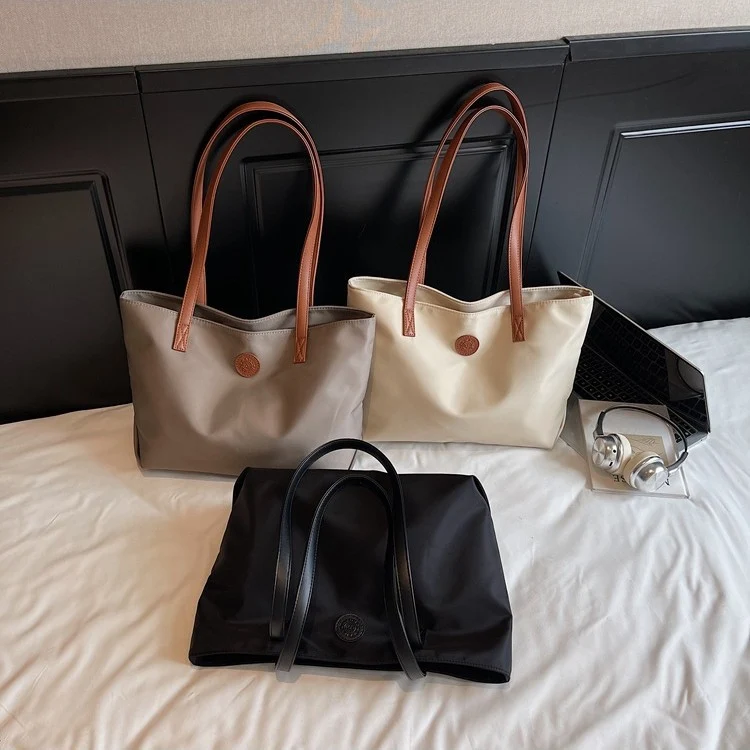 Elegante Schultertasche Skanto