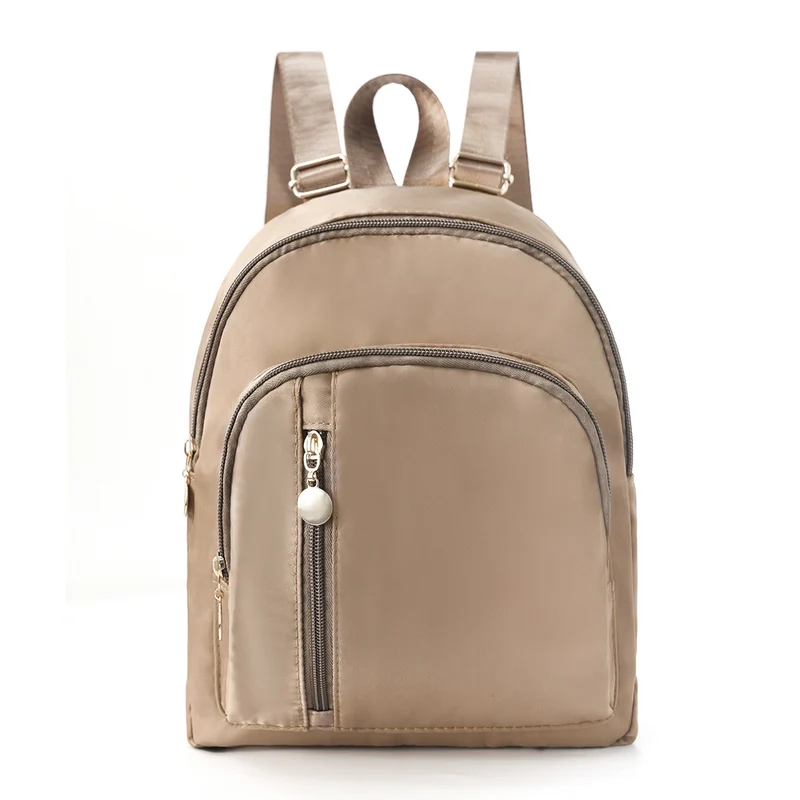 Rucksack mit auffälligem Totenkopf- und Rosenmotiv Skanto