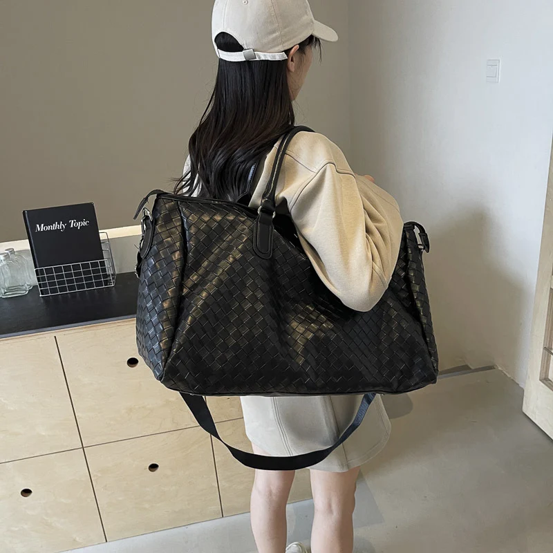 Handgefertigte Reisetasche aus geflochtenem Leder Skanto