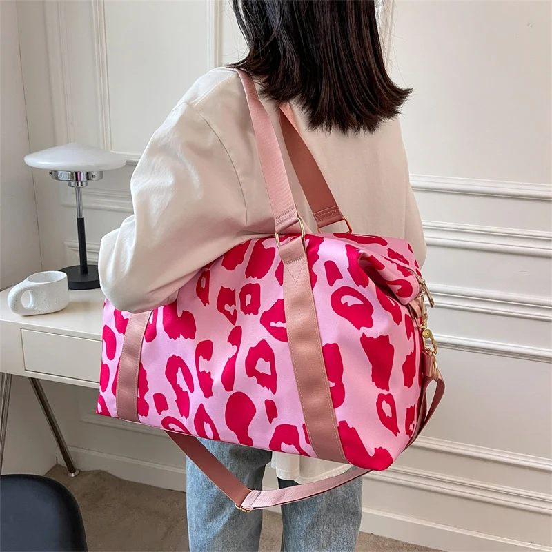 Sportliche Reisetasche mit modernem Leopardenmuster Skanto
