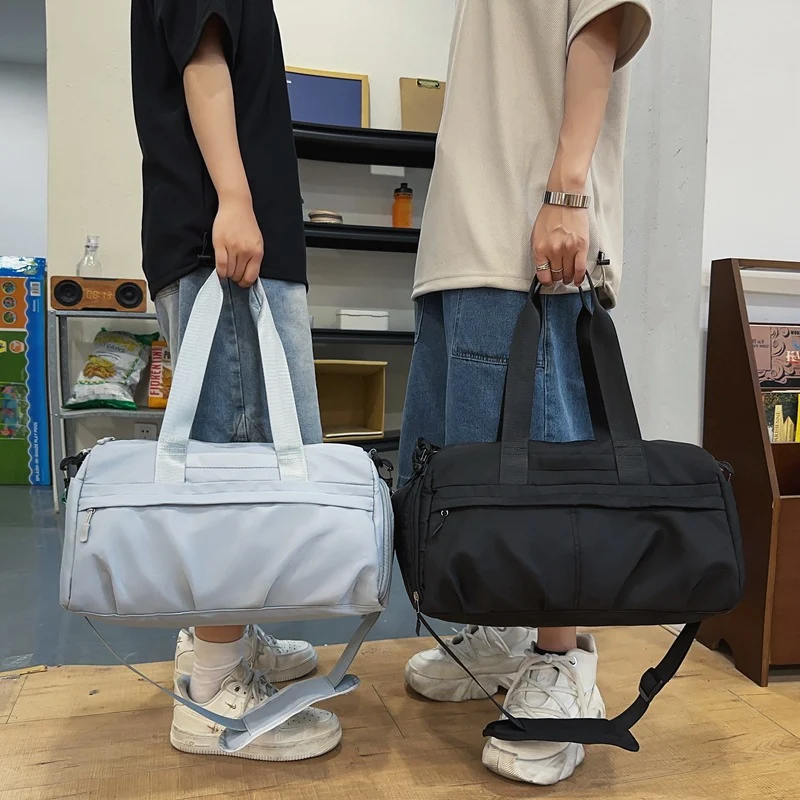 Sportliche Reisetasche mit mehreren geräumigen Taschen Skanto