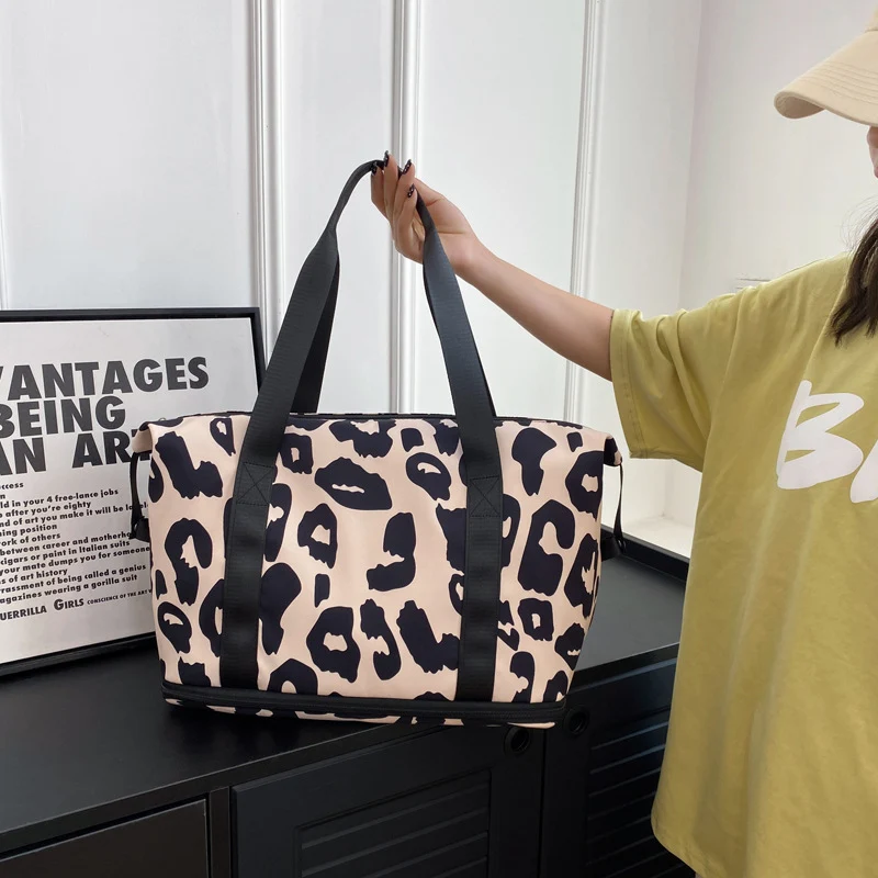 Sportliche Reisetasche mit innovativem Design und viel Stauraum Skanto